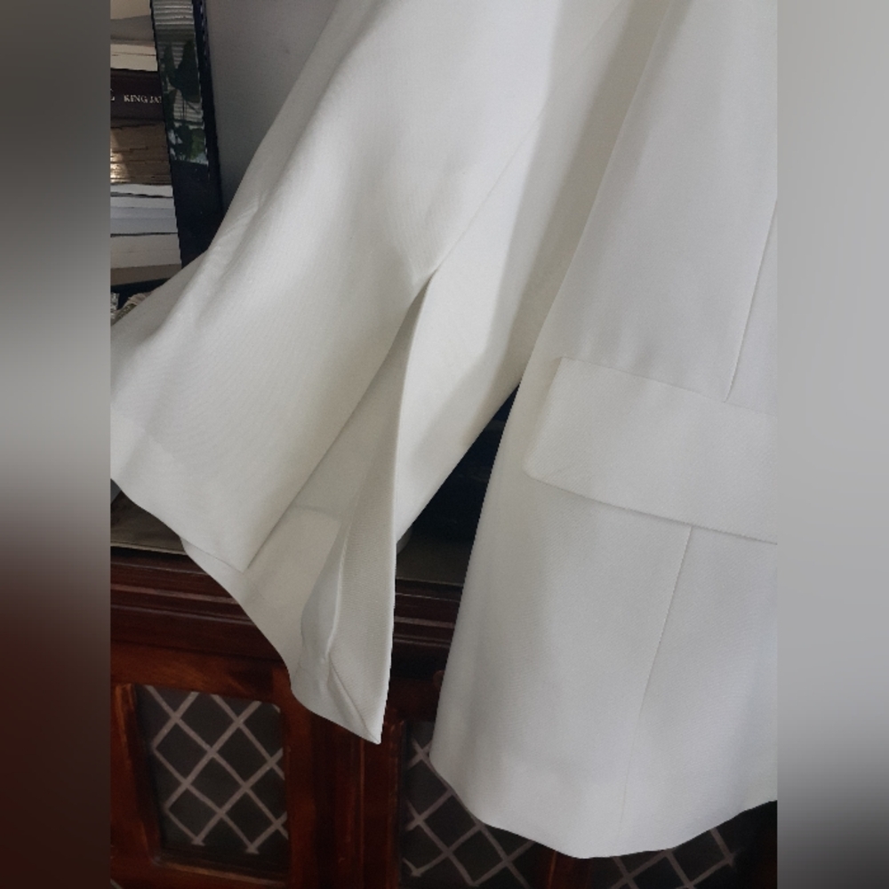 White blazer - Picture 7 of 7
